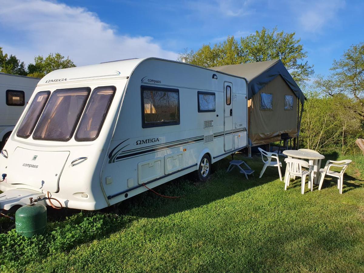 Camping Du Puy Rond Bressuire Exterior photo